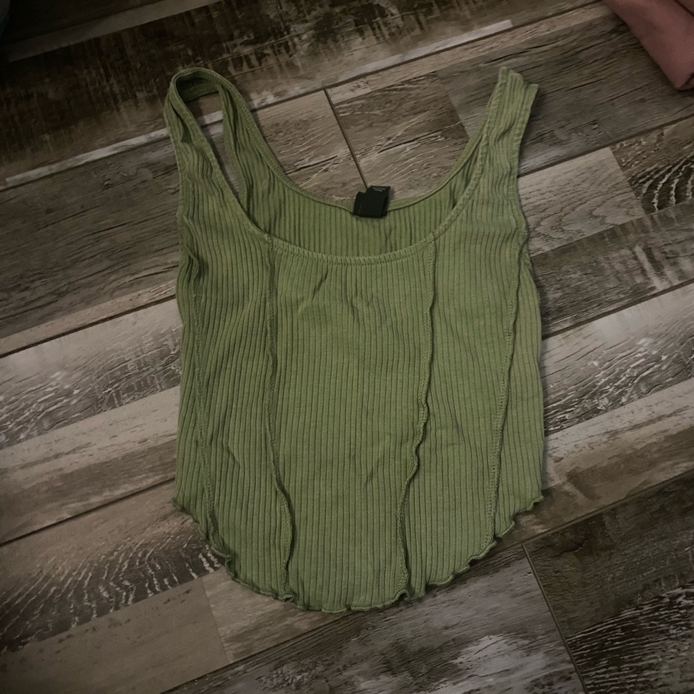 Green cropped tank top